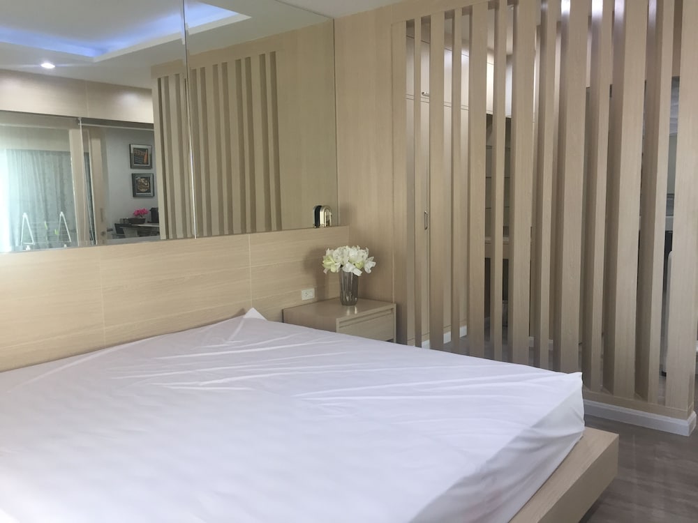 View Talay 6 Condominium By Honey 17/84
