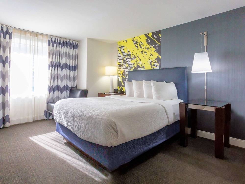 Comfort Inn & Suites Baltimore Inner Harbor 7/39