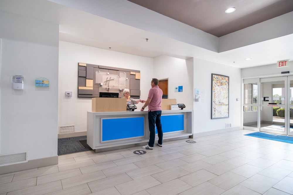 Holiday Inn Express Hotel Suites Bedford 4/53