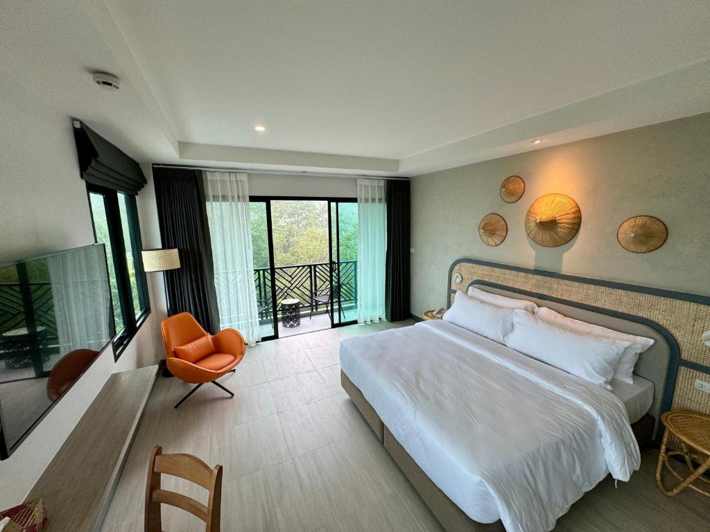Premium, Mountain and Forest View