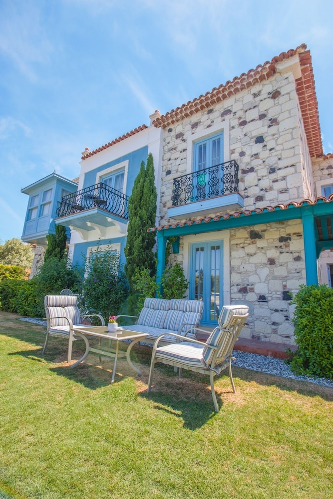 Alacati Onoda Hotel 32/34