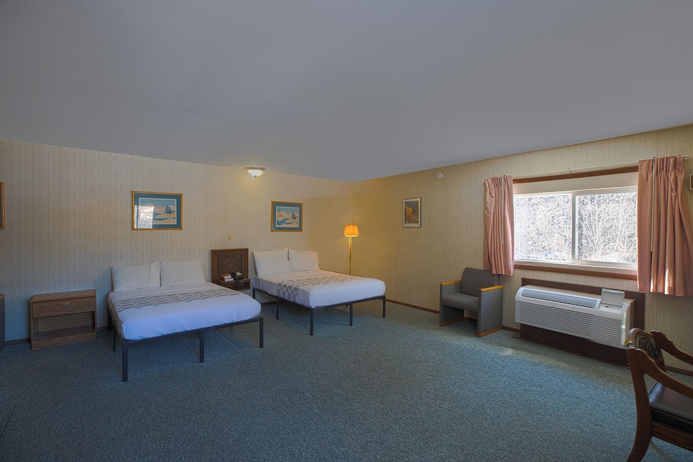 Love Hotels Tomahawk at Lake Mohawksin WI 21/49