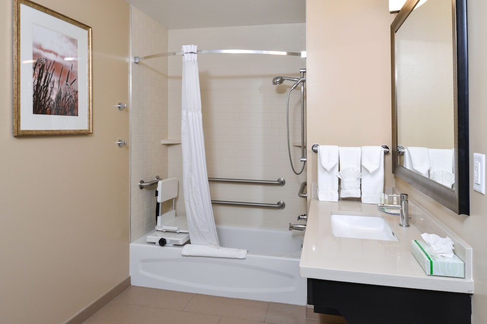 جناح استوديو بسرير كينج بمطبخ لذوي الإعاقة، Staybridge Suites Merrillville 2/3