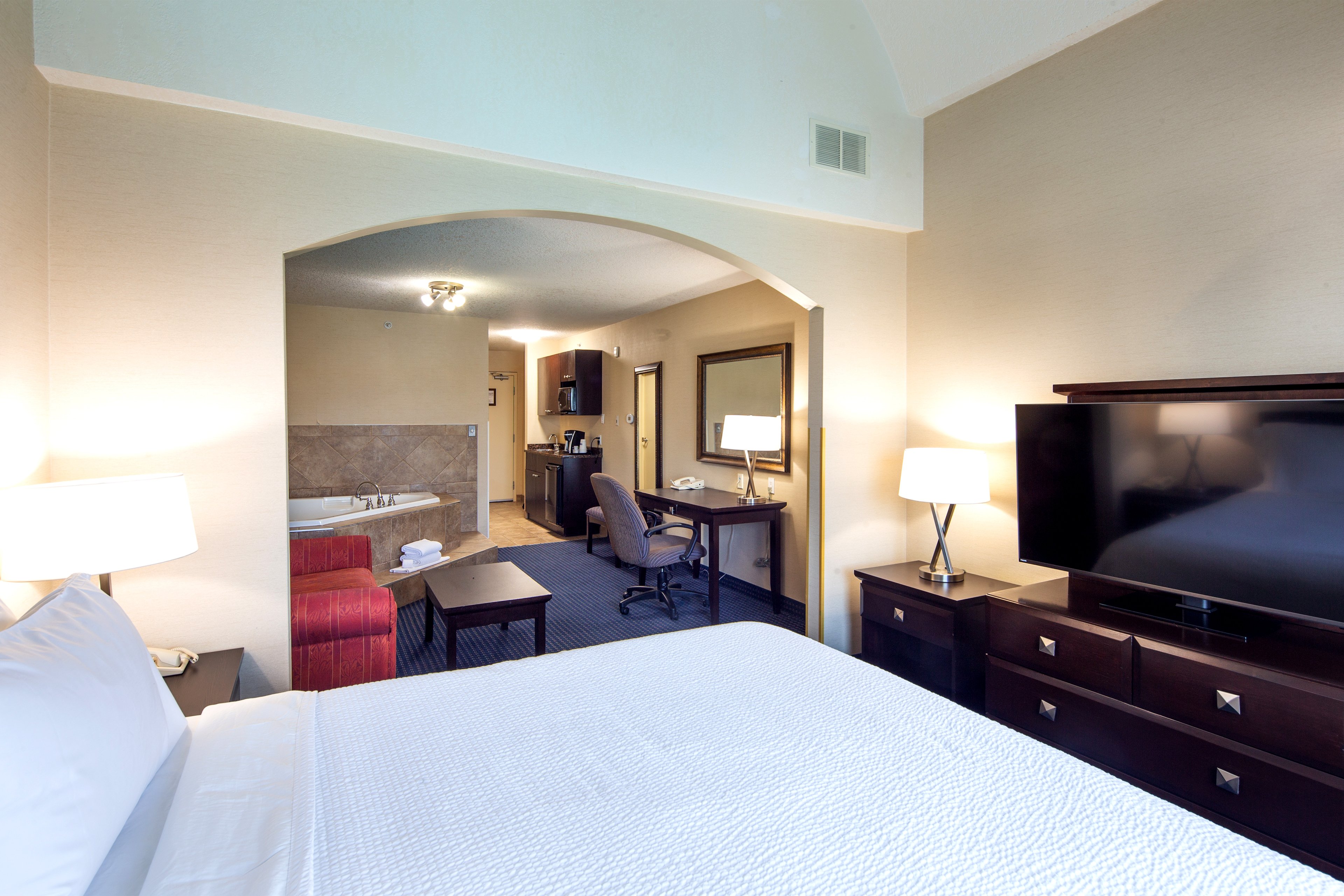 Holiday Inn Express Hotel Suites Edson 9/50