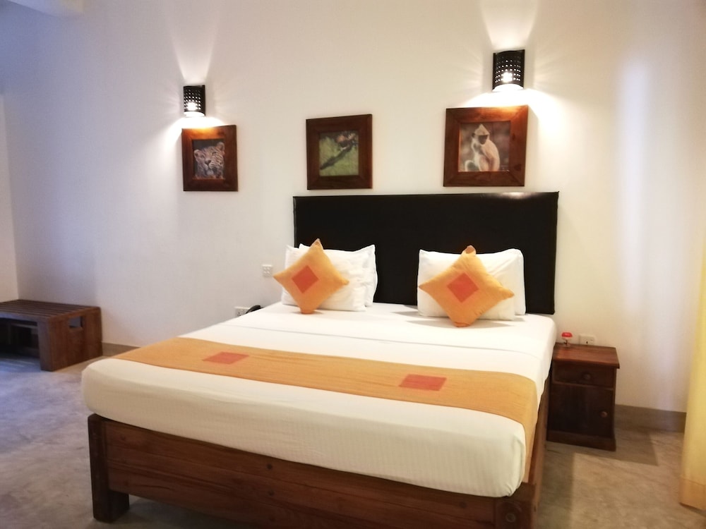 Nil Diya Mankada Safari Lodge 18/50