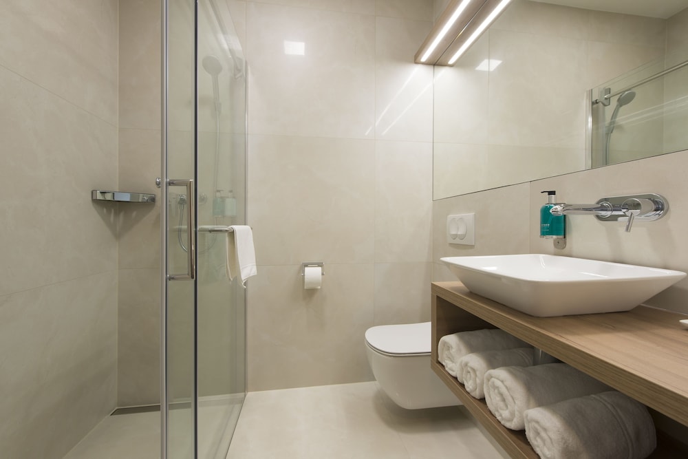 Ahotel Ljubljana 27/31