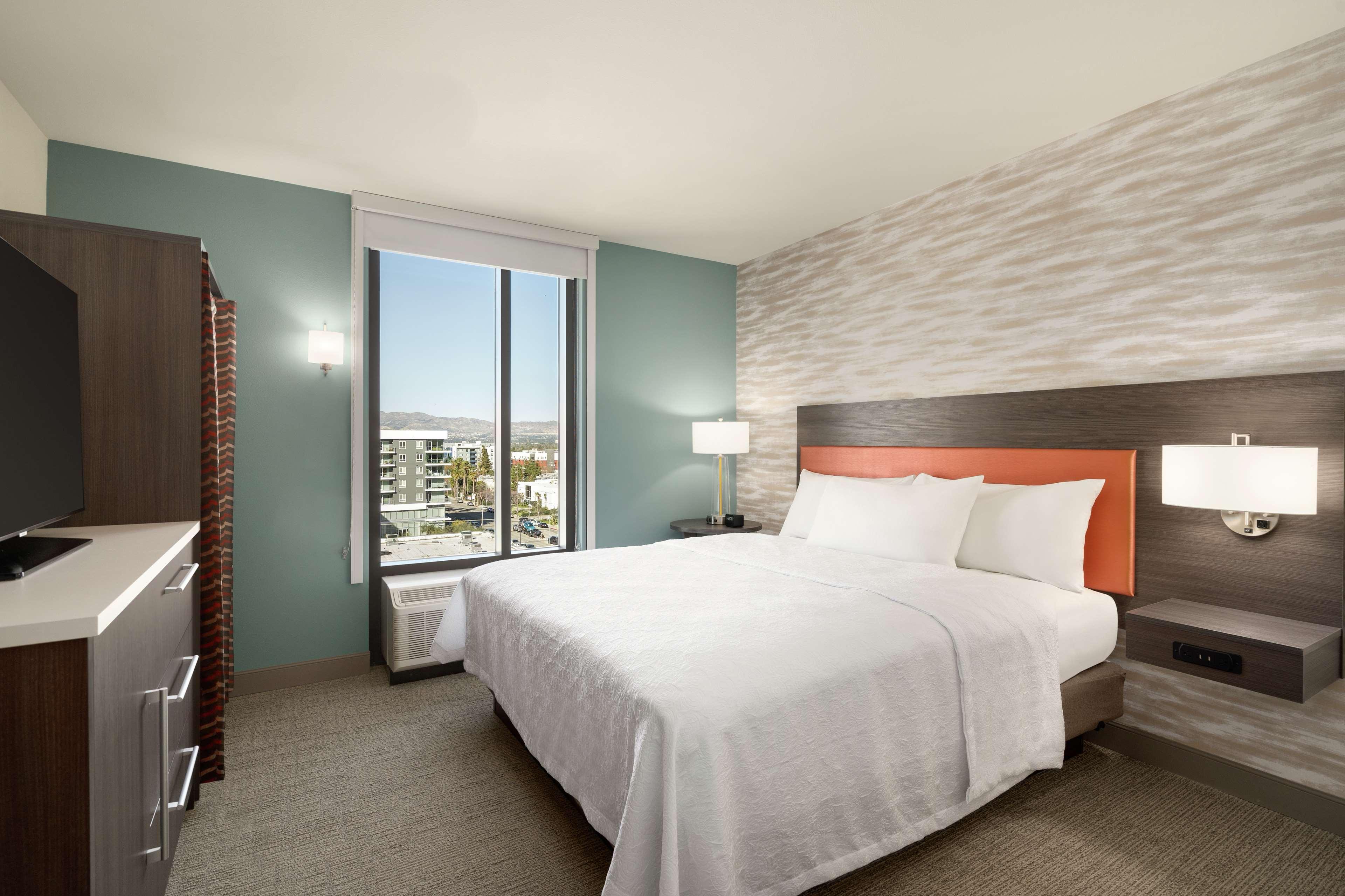 1 BEDROOM, SUITE, KING BED