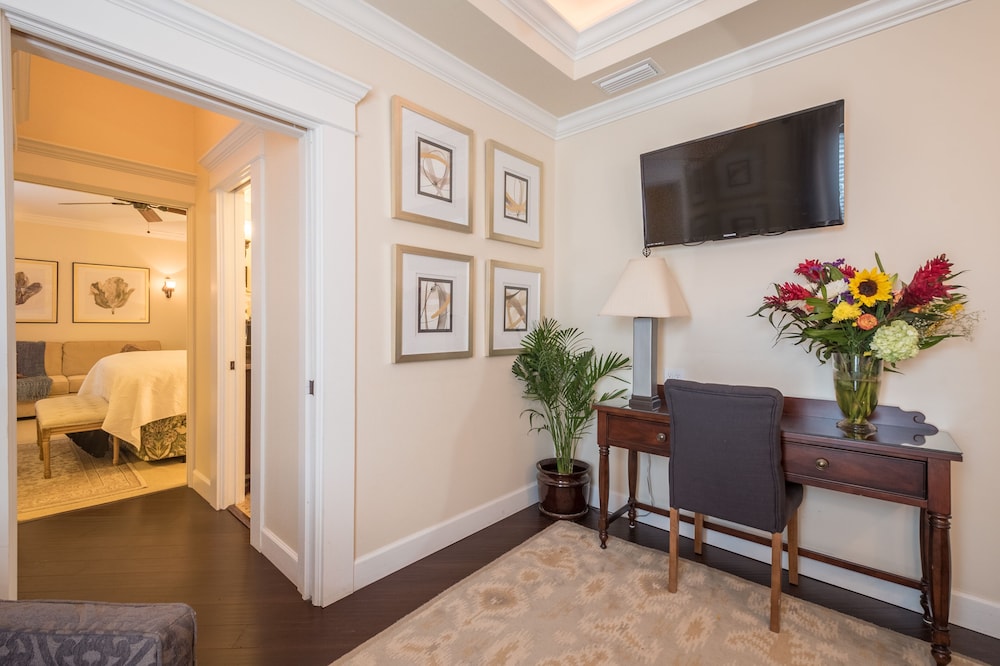 The Kenwood Inn 30/50