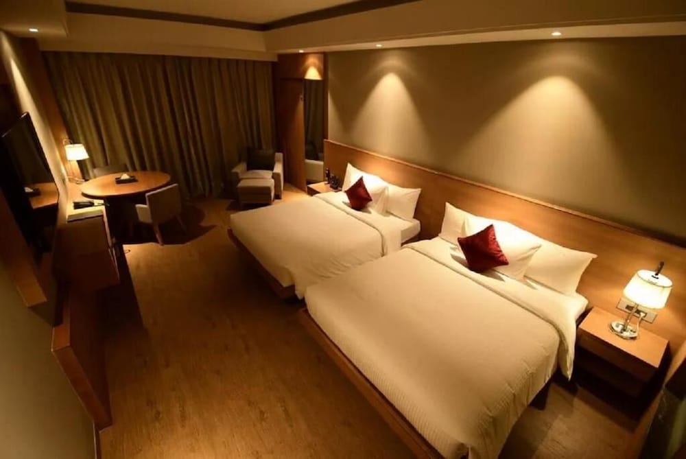 1 BEDROOM, CLUB