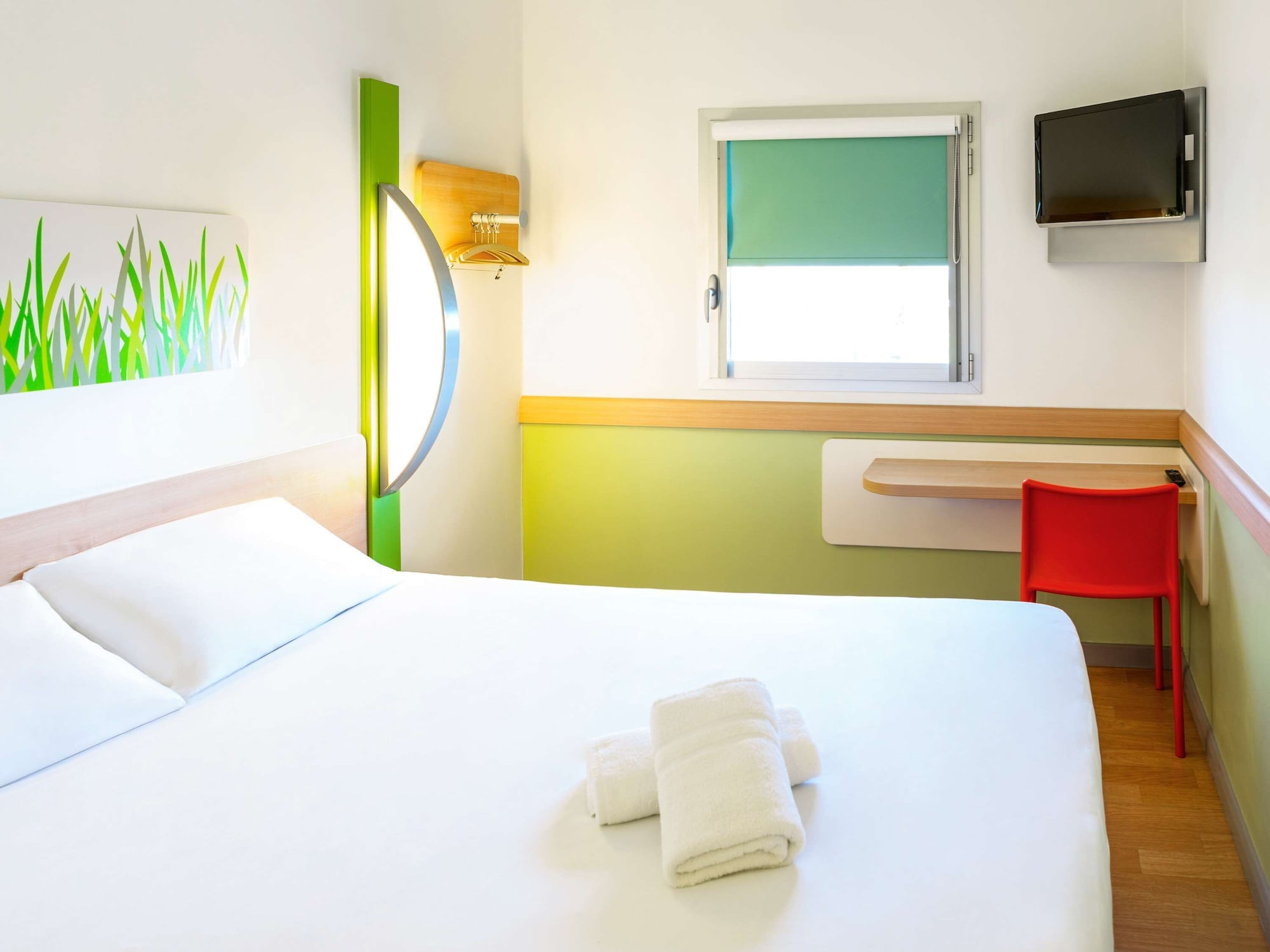 ROOM, DOUBLE BED