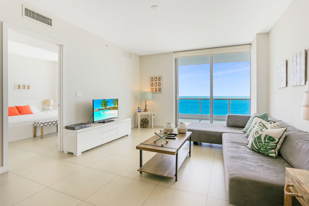 Miami Vacations Corporate Rentals - Monte Carlo 36/69
