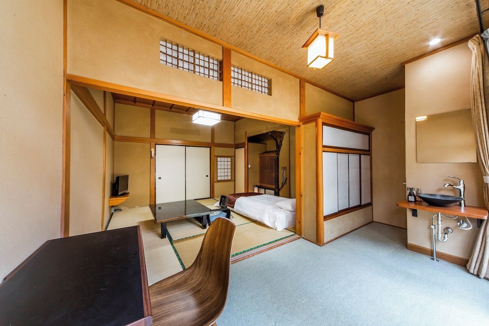 Shimobe Hotel 51/67