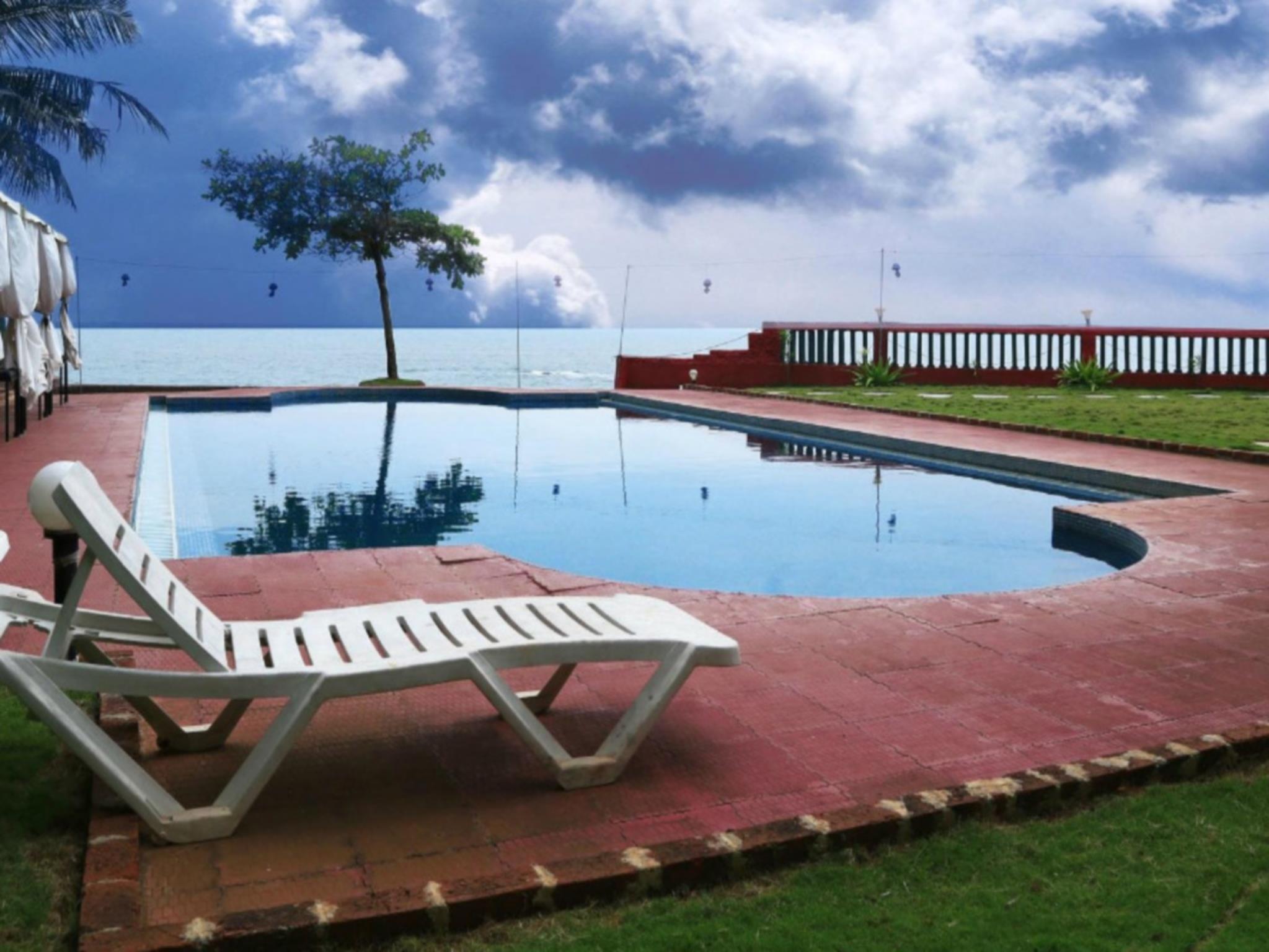Mascot Beach Resort 30/32