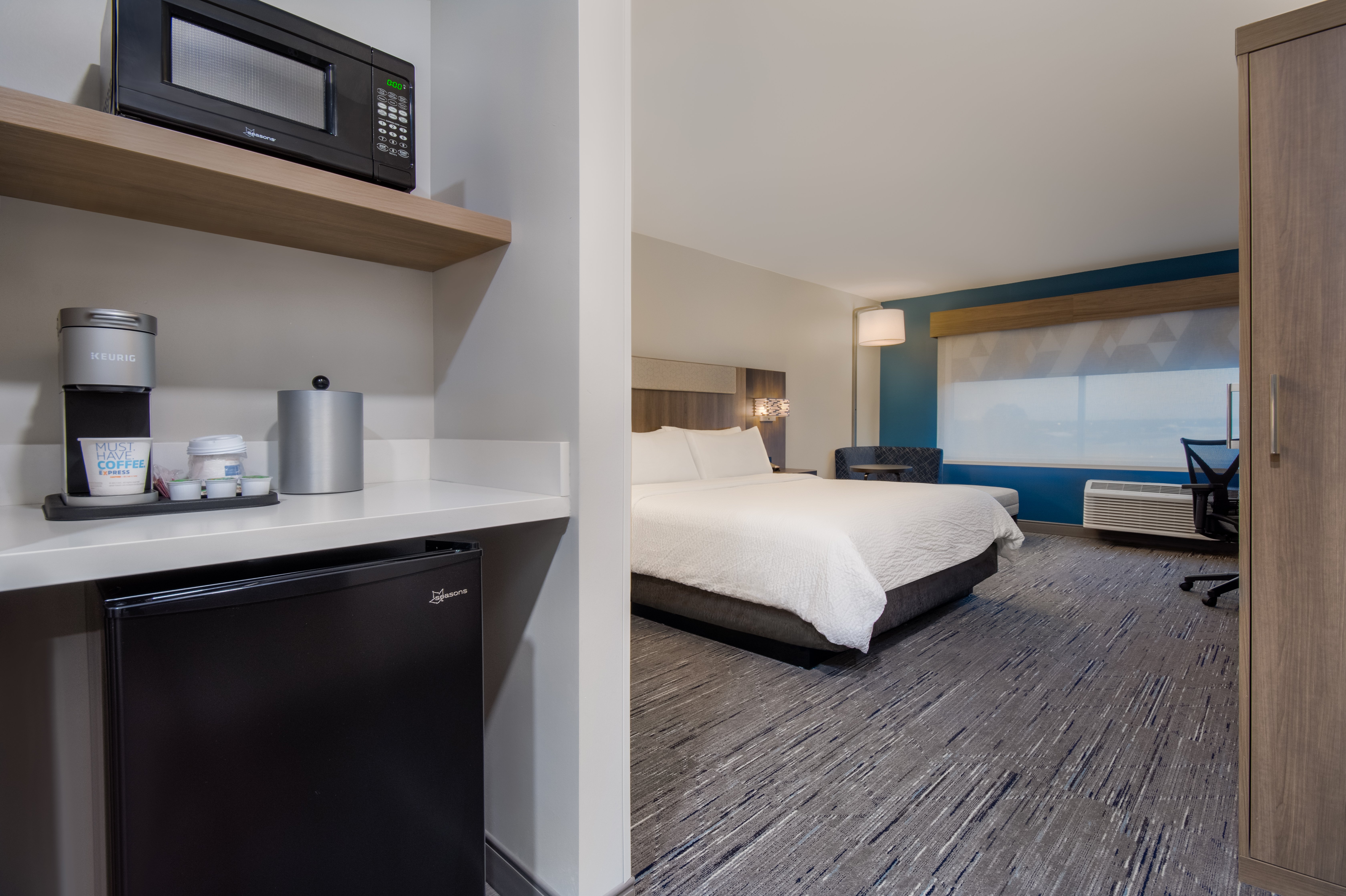 Holiday Inn Express & Suites Muskegon - Grand Haven, an IHG Hotel 12/32