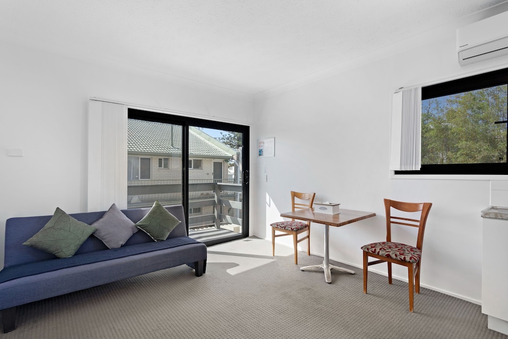 Montego Mermaid Beach Motel 41/69