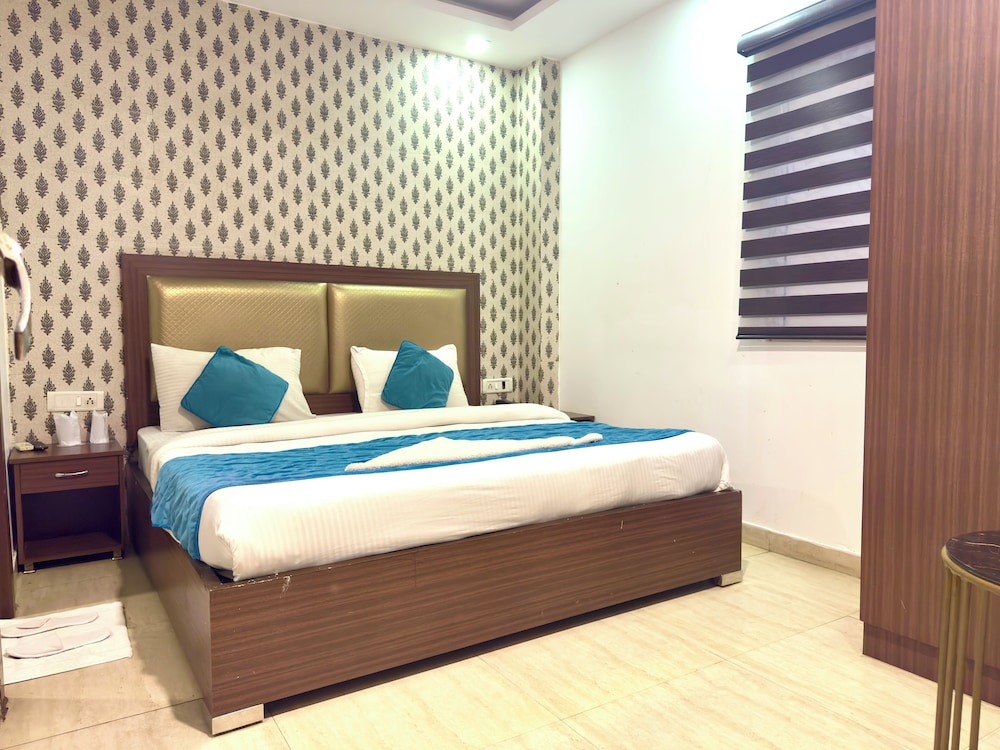 STANDARD, DOUBLE BED, ACCESSIBLE