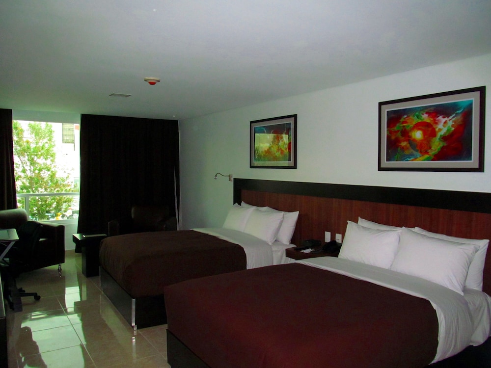 Hotel & Suites PF 11/43