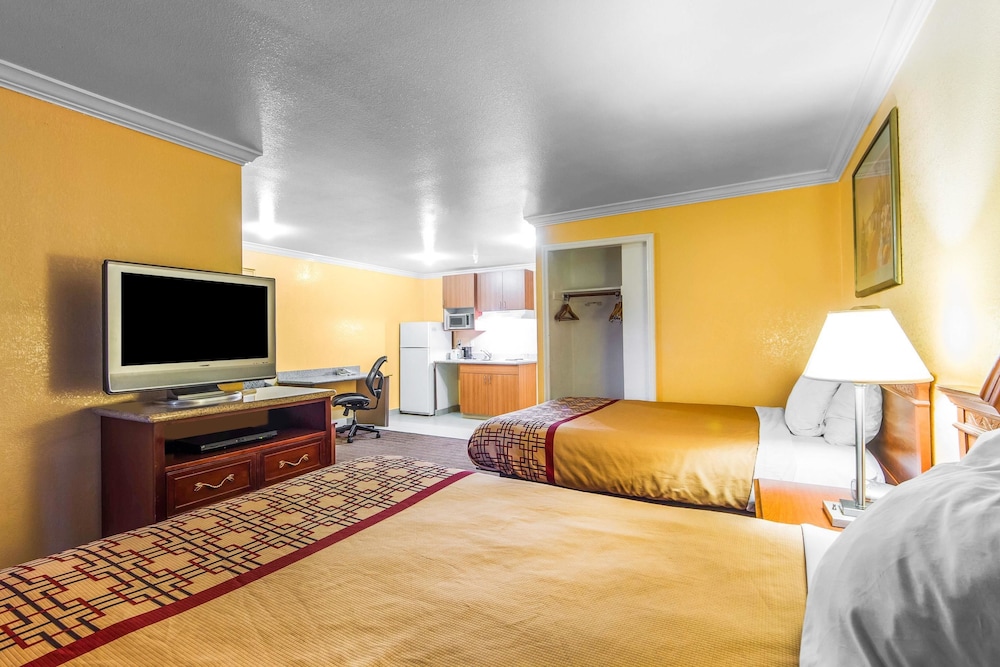 Suites Hayward - Oakland South 12/41