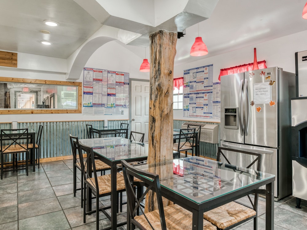 OYO Hotel Houston, TX near Medical Center/NRG Stadium — 5