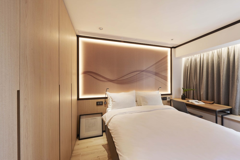 CM+ Hotels and Serviced Apartments 9/44