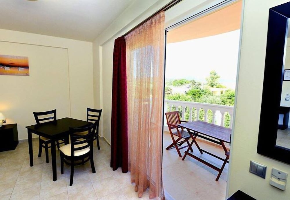 GOLDEN ROSE SUITES 39/62