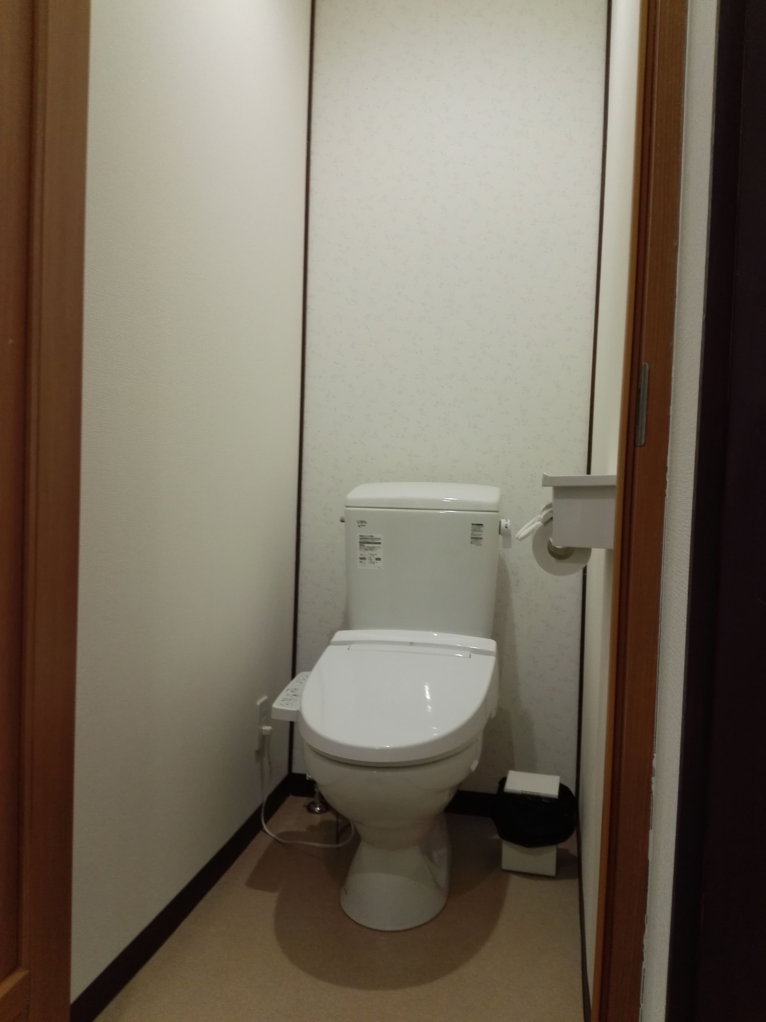JAPANESE, SHARED BATHROOM