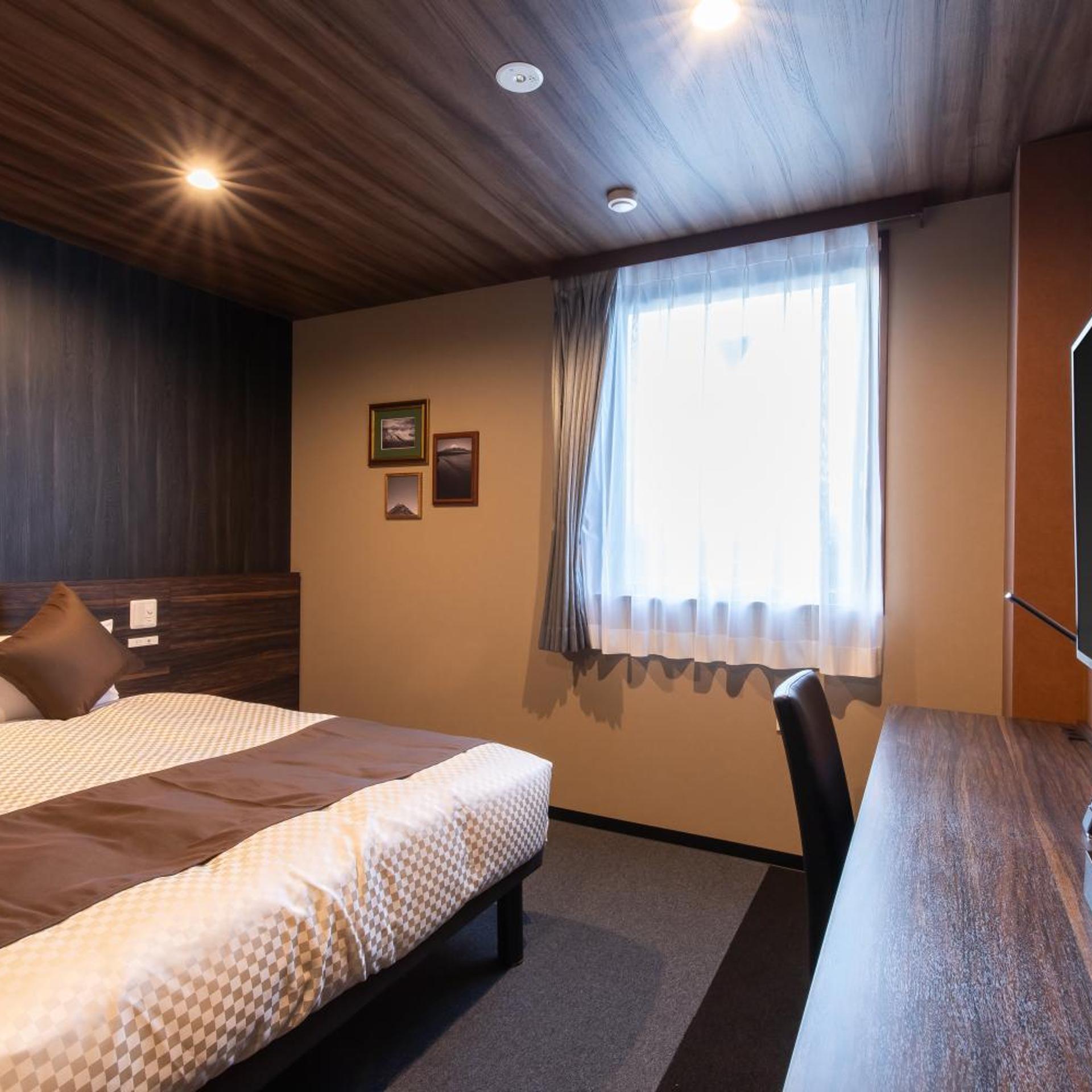 Deluxe, Double Bed, Mountain Side