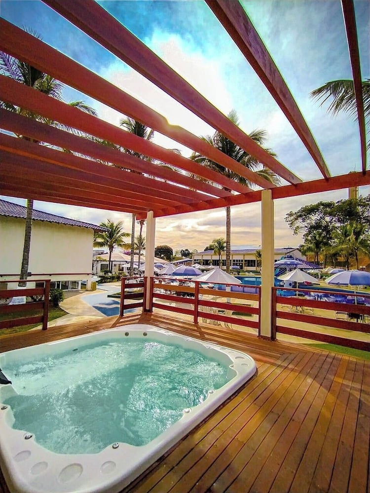 Colonial Plaza Hotel 30/68