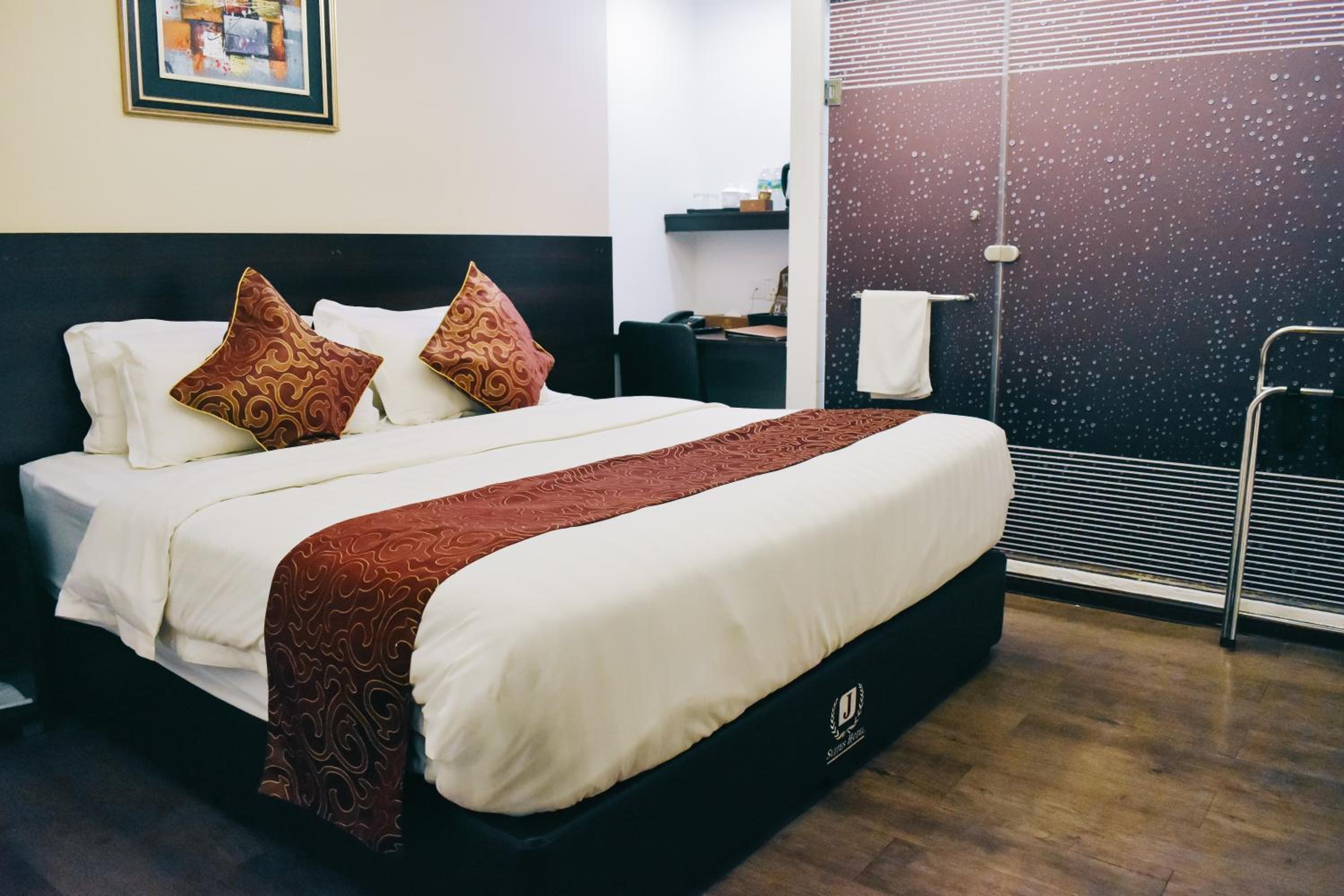 Superior, King Bed, No Window