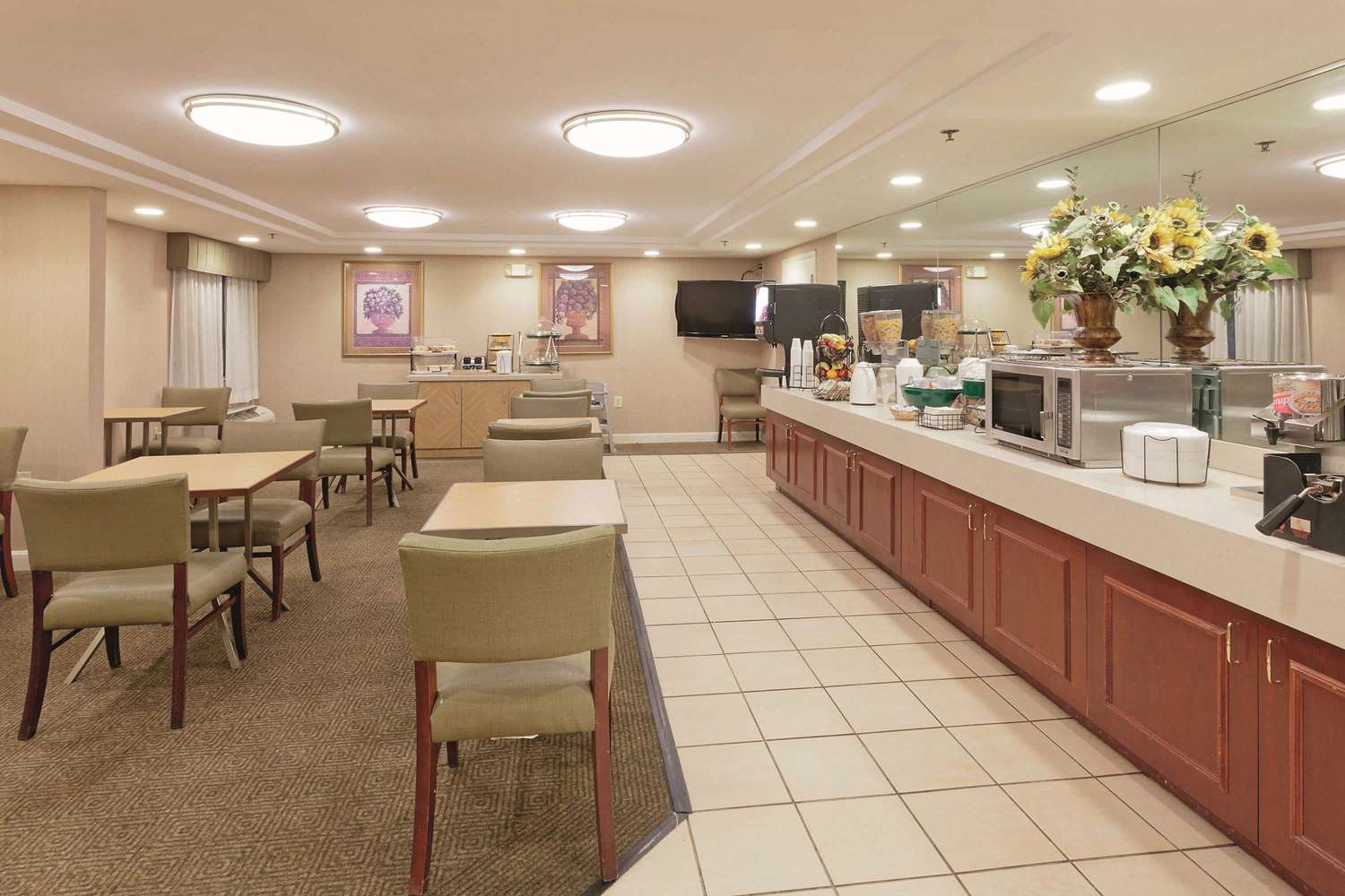La Quinta Inn and Suites by Wyndham Warwick Providence Airport 21/29