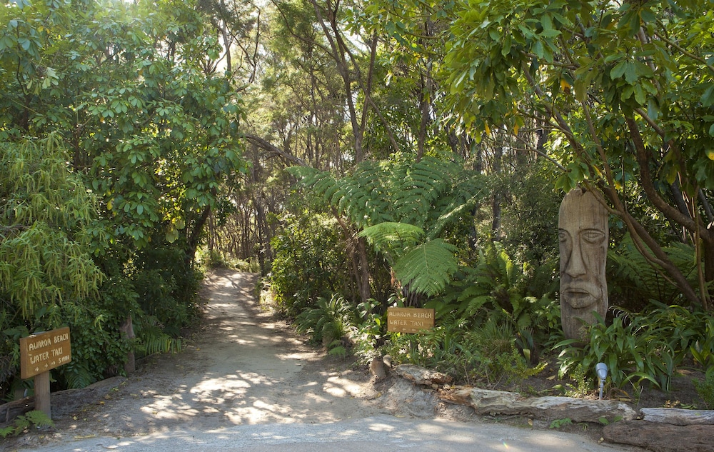 Awaroa Lodge 46/50