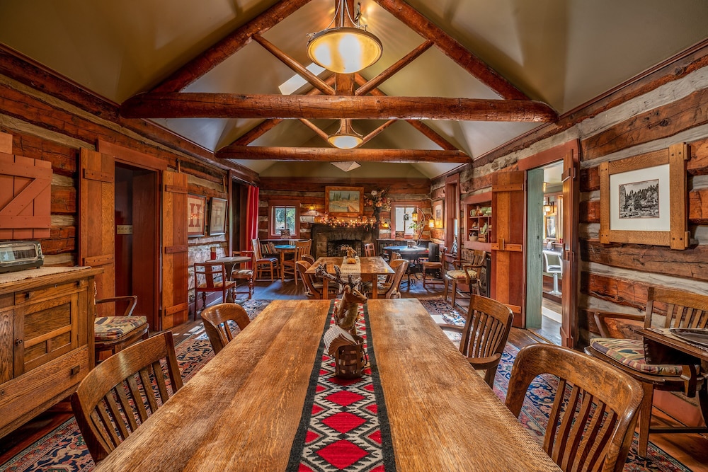 Highland Haven Creekside Inn 34/50