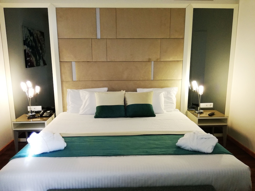 GRANDE HOTEL DA POVOA 10/28