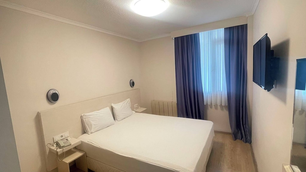 Walk In Hotel 15/44