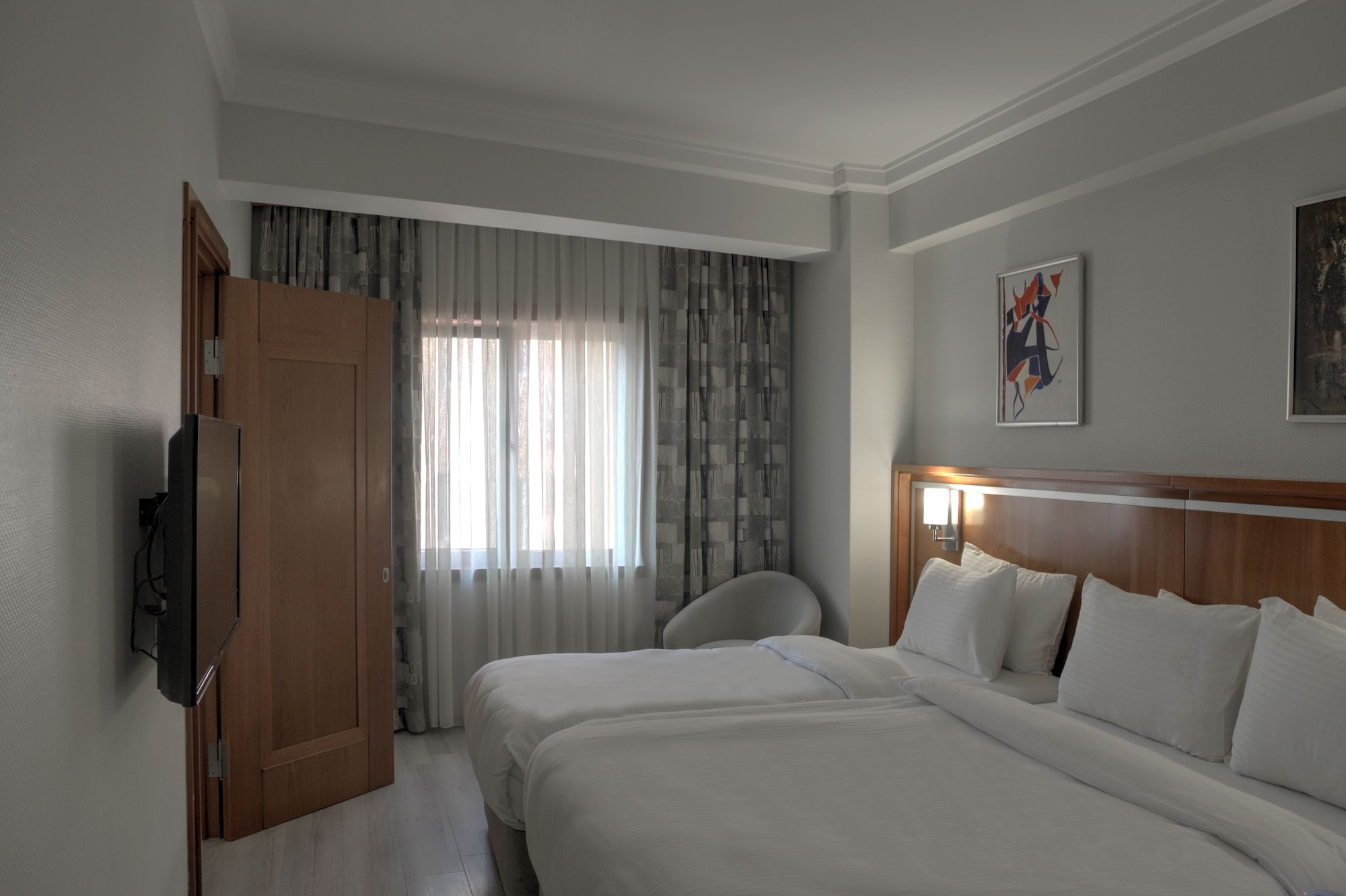 1 BEDROOM, FAMILY SUITE, CITY VIEW
