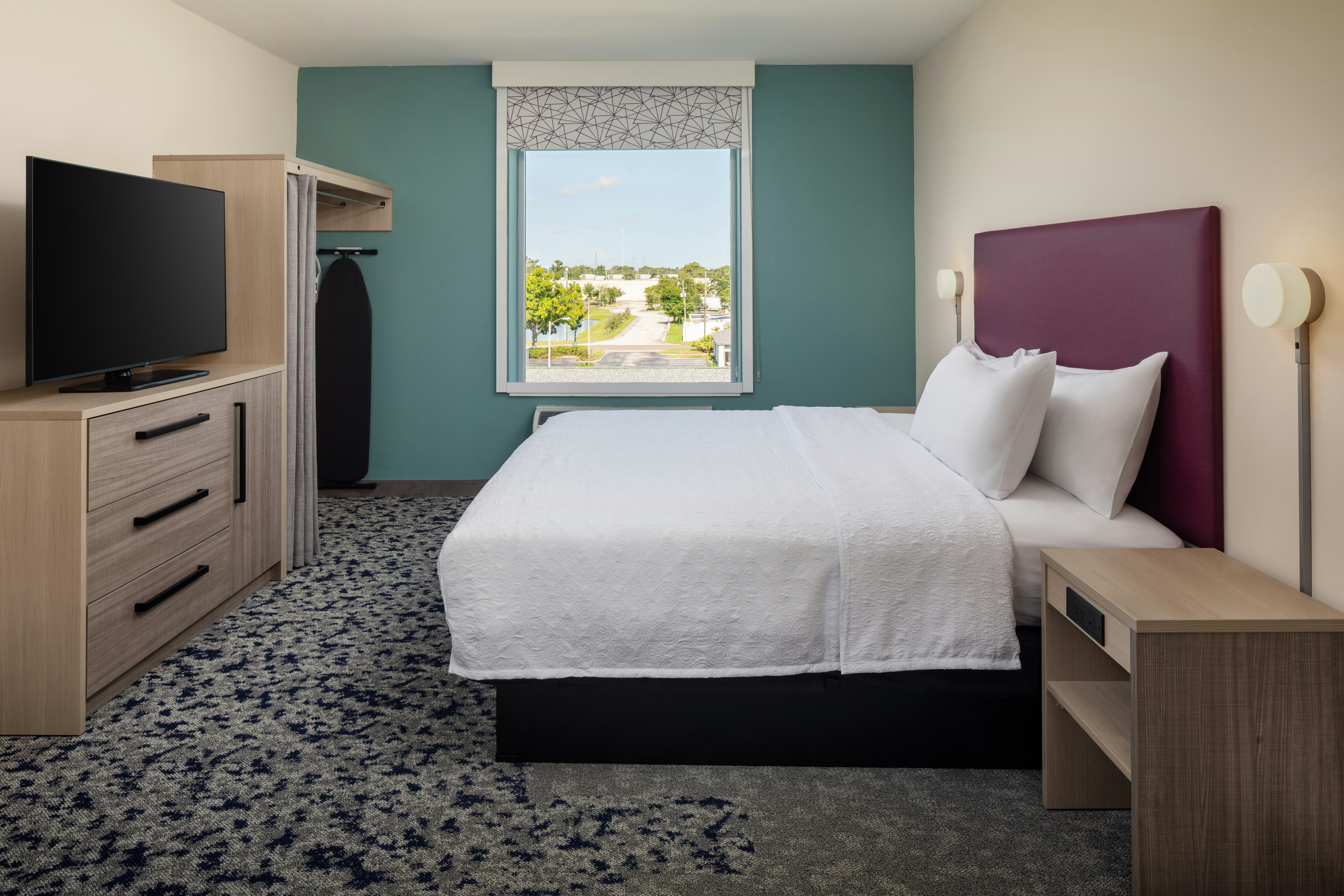 1 BEDROOM, SUITE, KING BED