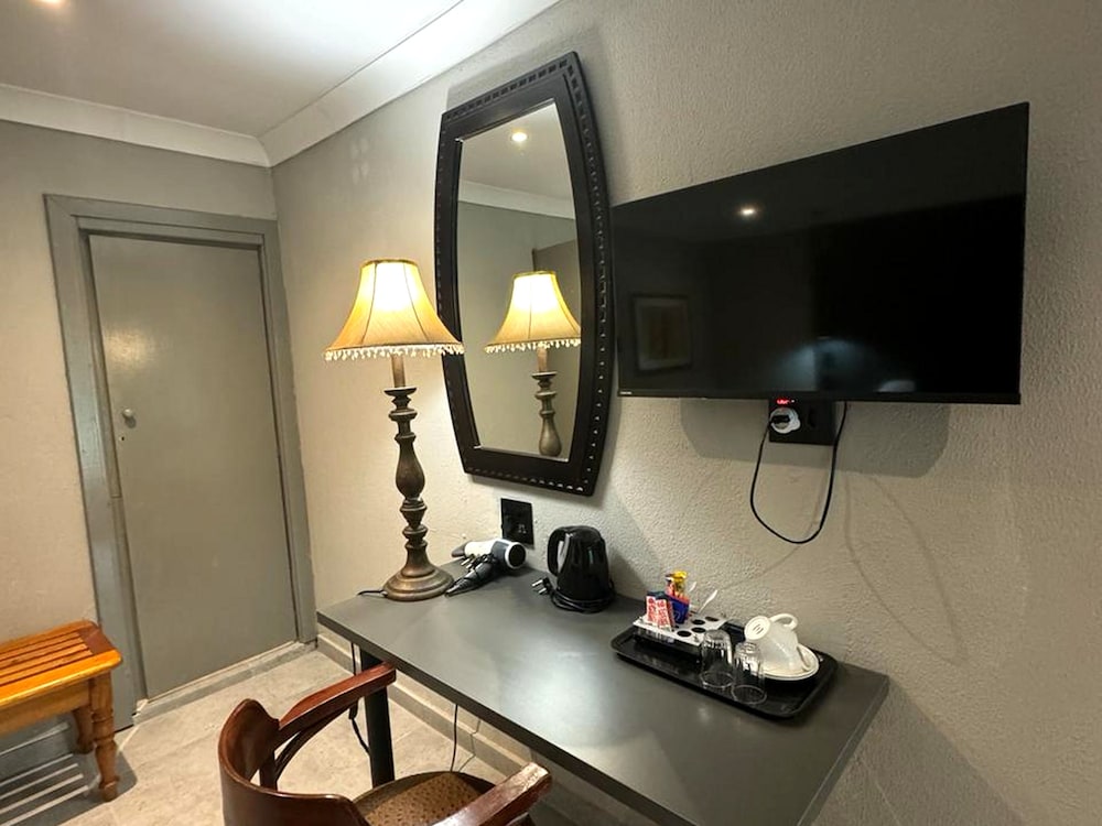 Shangri-La Country Hotel 27/50
