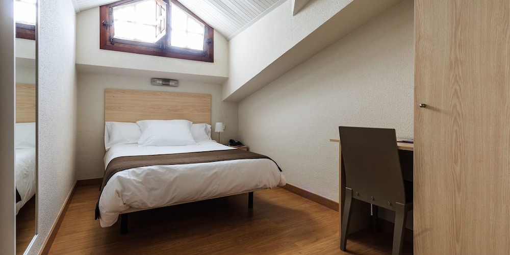 Los Guardeses Hotel 8/50