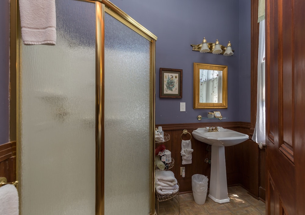 Coppersmith Inn Bed and Breakfast 50/50