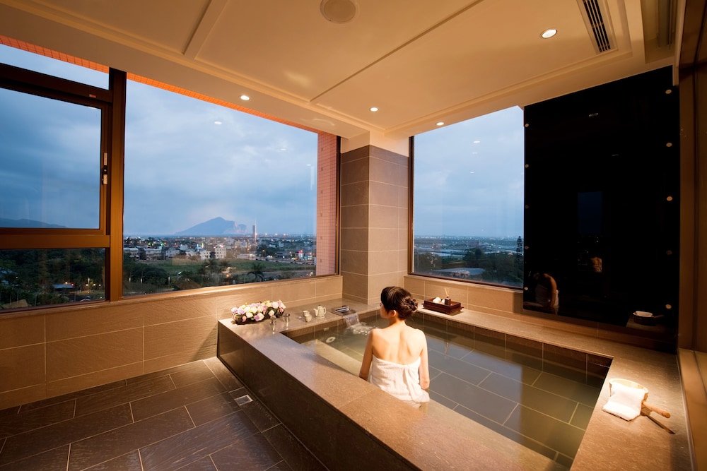 Evergreen Resort Hotel Jiaosi 34/70