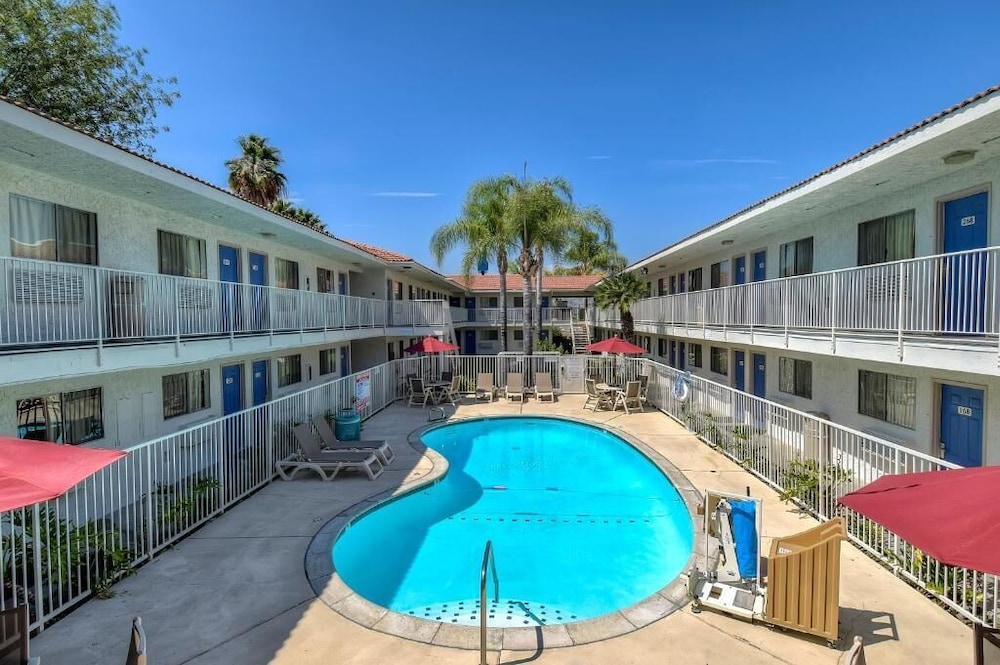 Motel6 Rowland Heights, CA - Los Angeles - Pomona 8/49