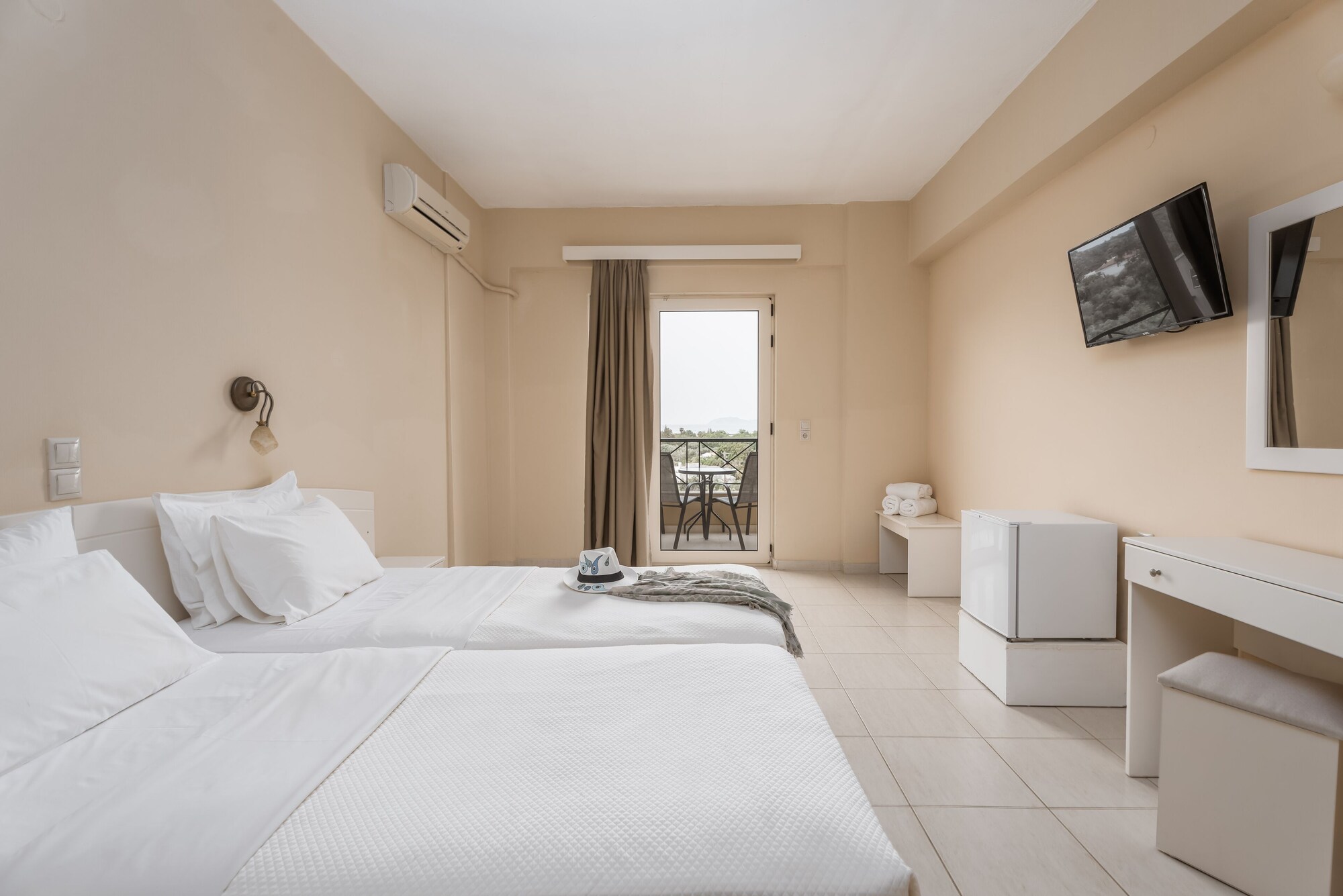 STANDARD, DOUBLE OR TWIN BED, SEA VIEW