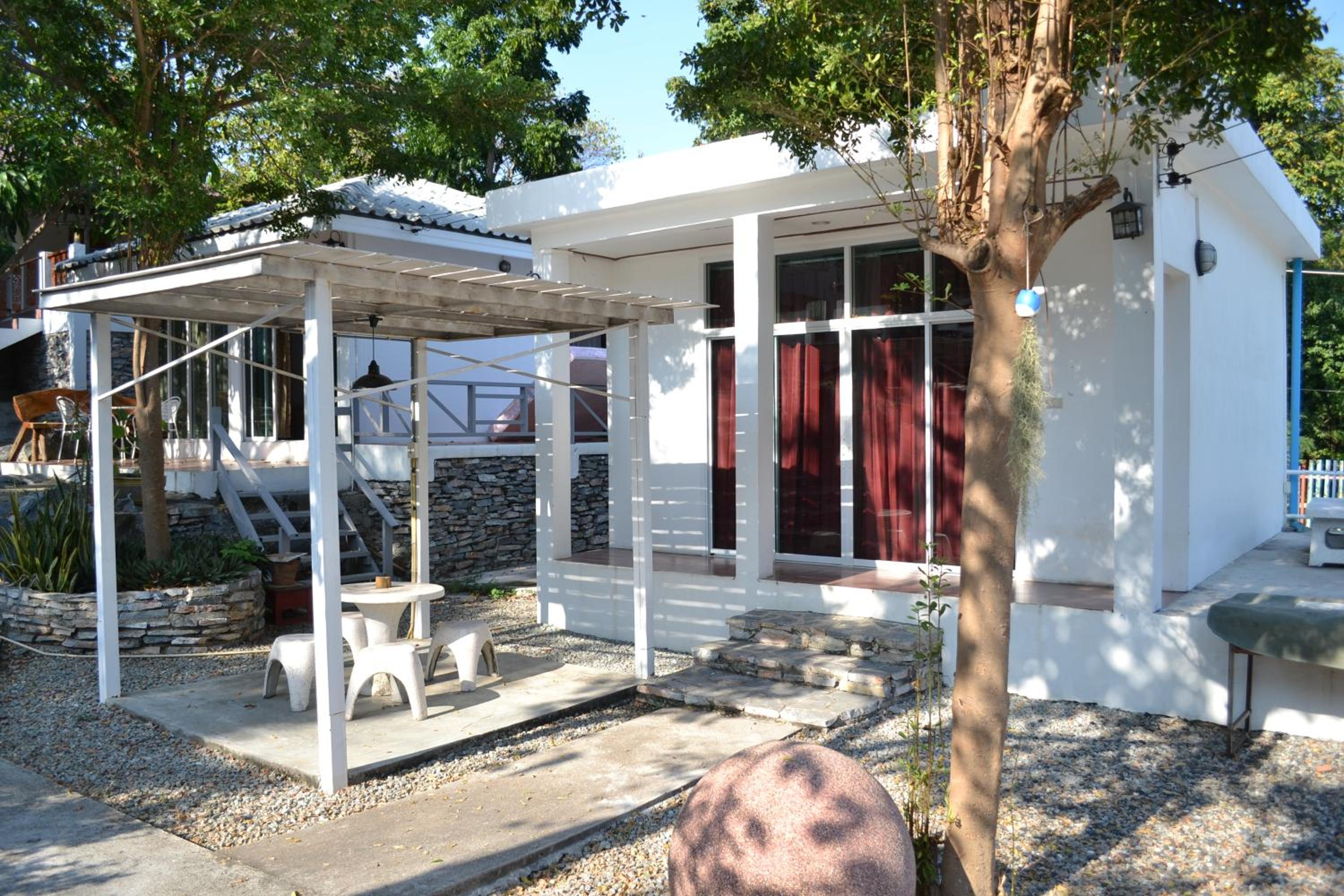 Benjaporn Bungalow 38/49