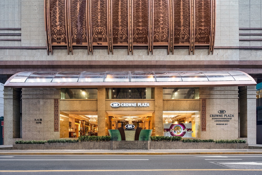 Crowne Plaza Shanghai Nanjing Road, an IHG hotel 2/71