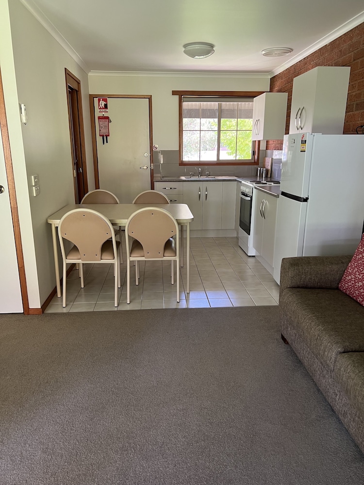 Greenways Holiday Units 10/22