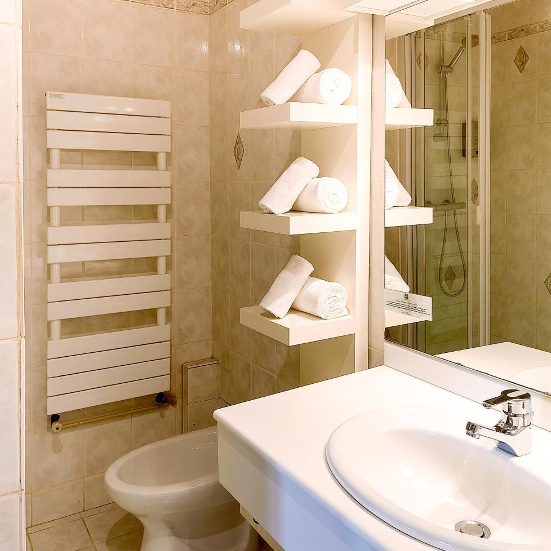 LOGIS HOTEL ECU DE FRANCE 45/45