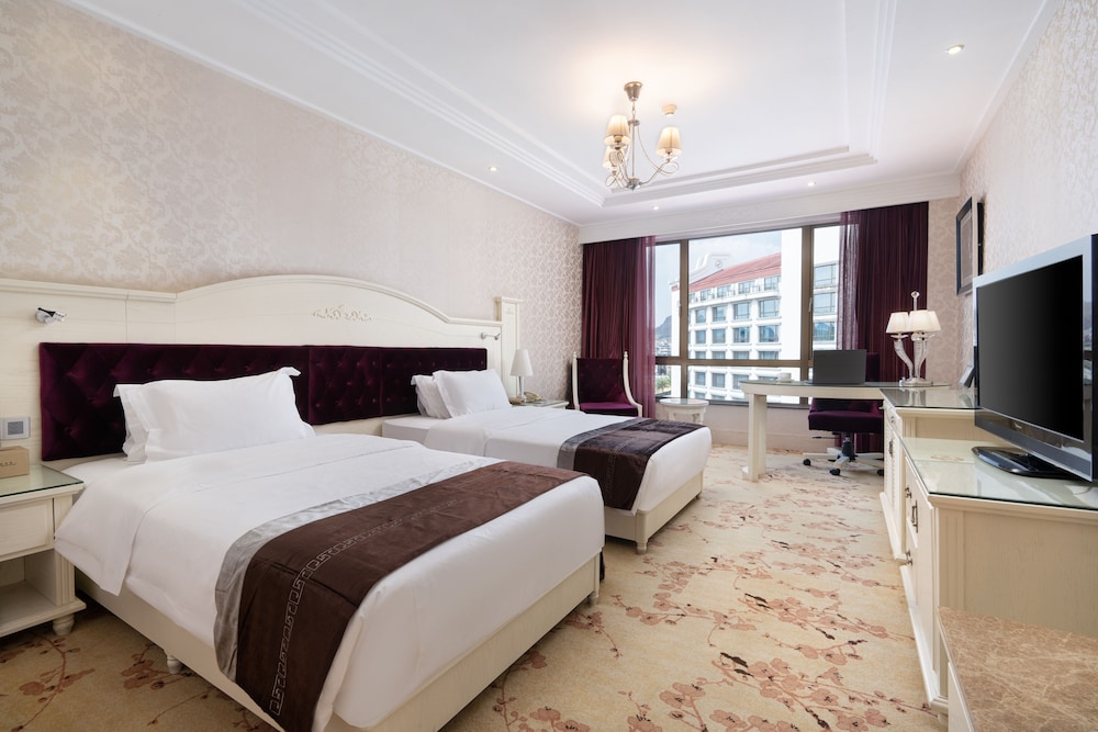 DELUXE, TWIN BEDS