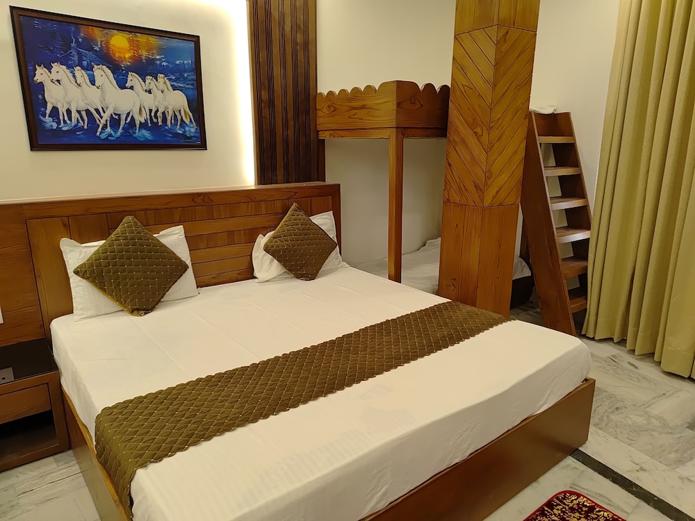 Muskan Hotel 17/48