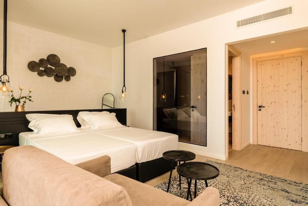 Abacus Suites 7/82