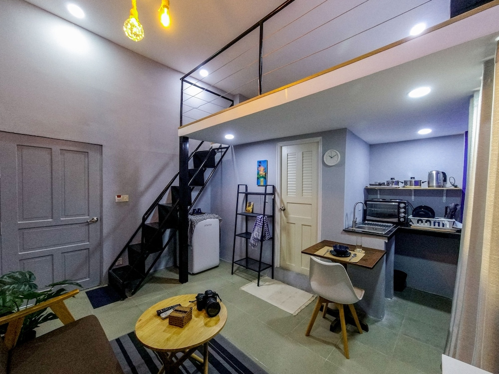 The Artist Residence 23/50